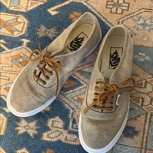 Vans sneakers with leatherr laces